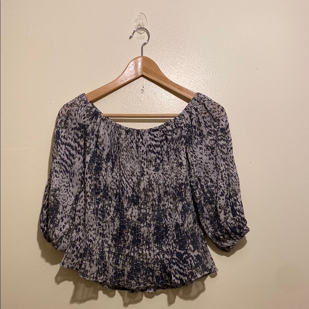 Express White and Gray Puff Sleeve Blouse. Size Xs. New